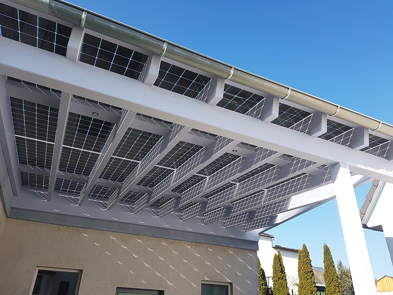 Carport mit Solarpanel